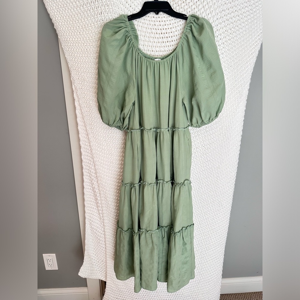 Green midi flowy dress with ruffle tiers & puff sleeves